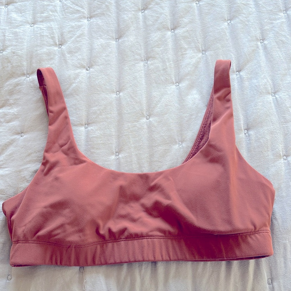 Vuori sports bra